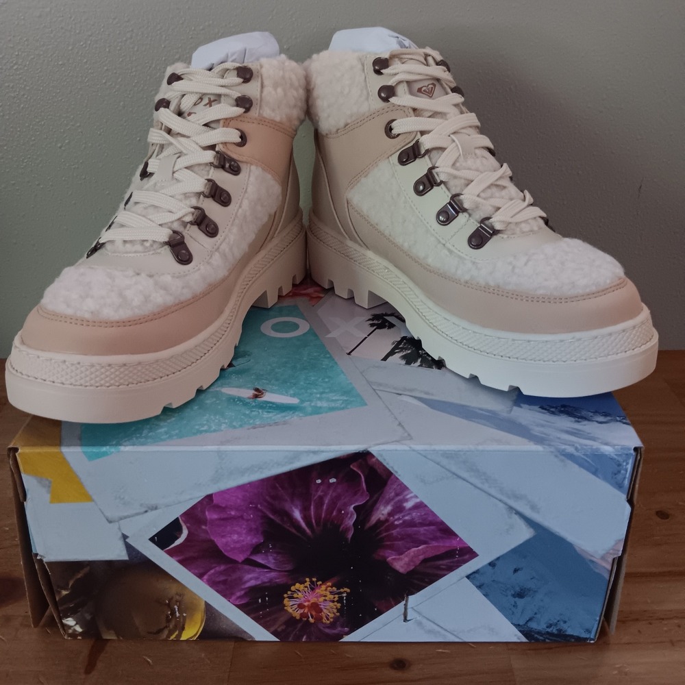 Roxy Venture Out-109 Boots Womens 7.5 Natural Faux Shearling Hiking NWB